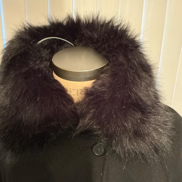 Nanette Lenore xl black poncho with faux fur - Picture 2 of 12